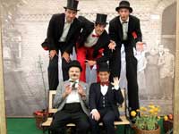 Komischer Kellner bdick und doof